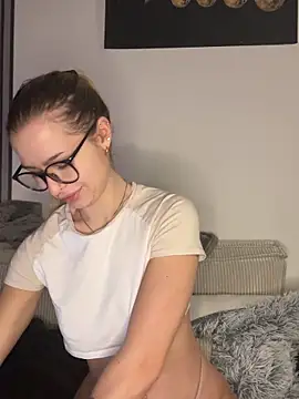 AlyssaSchwarz online show from December 1, 2025, 5:51 pm