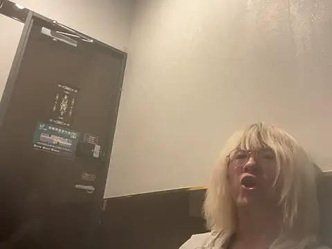 Snapshot of MUIMUICHAN27 chatting on October 22, 2025, 2:17 pm MUIMUICHAN27 online show from October 22, 2025, 2:17 pm