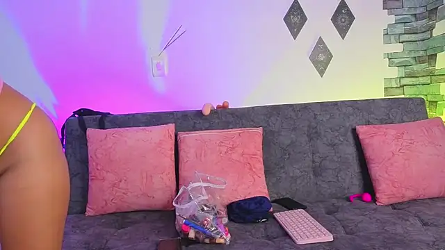 kasandraandsilvii online show from December 1, 2025, 2:00 pm