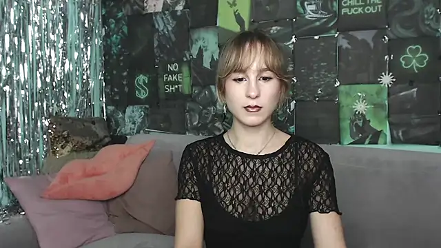 AlishaKellyi online show from October 26, 2025, 5:46 am