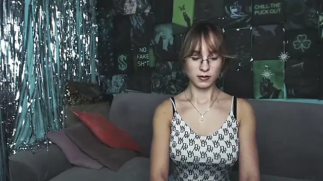 AlishaKellyi online show from November 13, 2025, 5:39 am