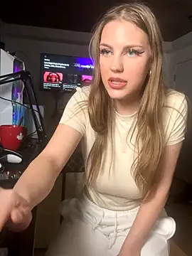 elliepixie online show from December 21, 2025, 1:46 am