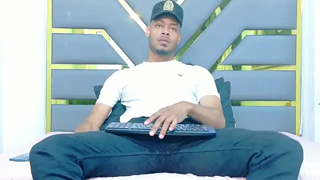 Neytanmalcon online show from November 26, 2025, 8:32 pm