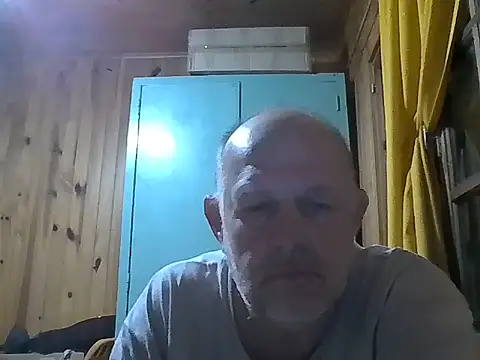 Snapshot of PedroXYZ25 chatting on October 23, 2025, 1:05 am PedroXYZ25 online show from October 23, 2025, 1:05 am
