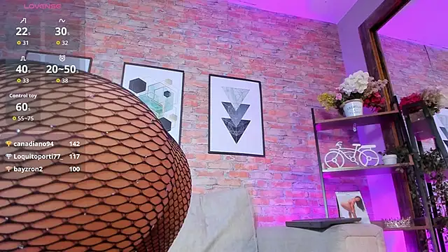 sophie duval online show from November 17, 2025, 3:34 am