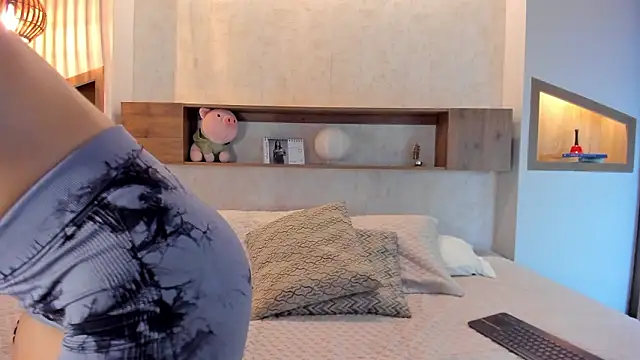 Snapshot of sophie_duval chatting on February 17, 2026, 10:05 pm sophie duval online show from February 17, 2026, 10:05 pm