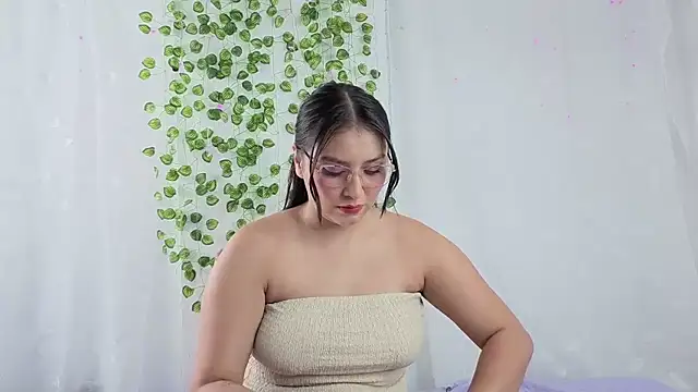 Ambermuse7 online show from July 3, 2026, 2:34 pm