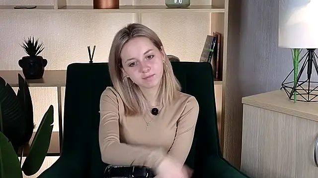 Snapshot of AudreyBilbrew chatting on October 24, 2025, 1:18 pm AudreyBilbrew online show from October 24, 2025, 1:18 pm