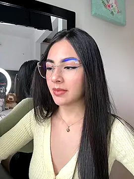 IslaCole online show from November 6, 2025, 8:54 pm