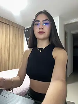 IslaCole online show from July 15, 2026, 12:05 am