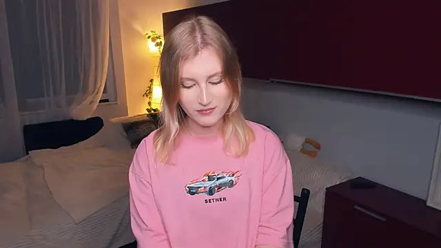 LisaRais online show from November 9, 2025, 8:51 pm