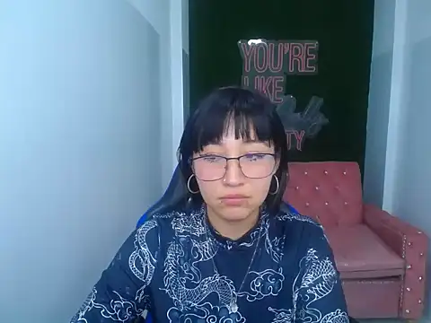 isabella smith t online show from October 22, 2025, 10:42 pm