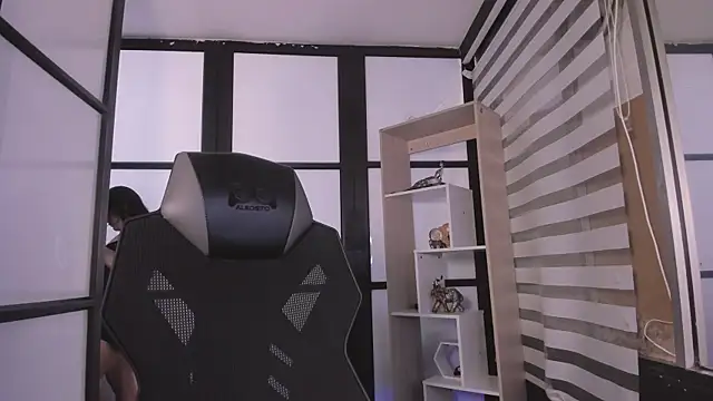 ZairaJames online show from November 11, 2025, 4:34 am