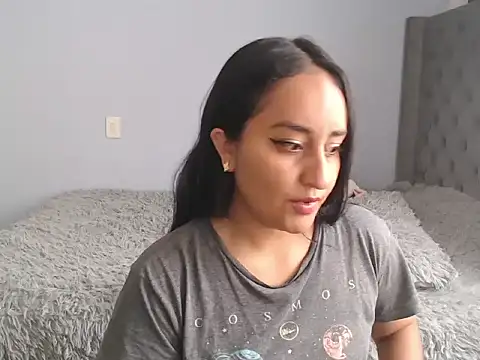 cute8smile online show from November 5, 2025, 5:24 pm