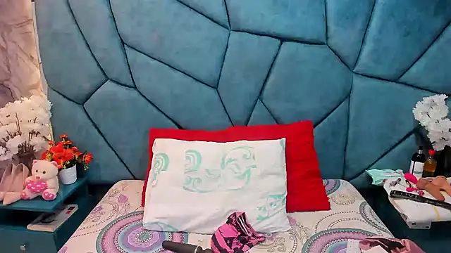 JulietaDiamond online show from August 1, 2026, 4:23 am