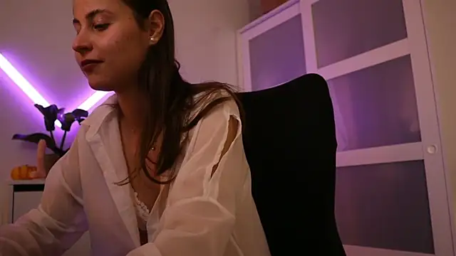 Snapshot of scarletttnoir chatting on November 14, 2025, 7:56 pm scarletttnoir online show from November 14, 2025, 7:56 pm