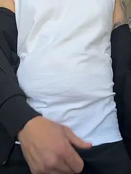 Snapshot of PassionCoupleLove chatting on April 4, 2026, 12:24 pm PassionCoupleLove online show from April 4, 2026, 12:24 pm