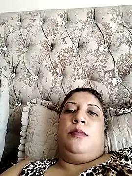 Snapshot of IndianLara chatting on November 3, 2025, 9:32 am IndianLara online show from November 3, 2025, 9:32 am