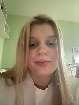 Snapshot of SilentAny chatting on April 8, 2026, 3:56 pm SilentAny online show from April 8, 2026, 3:56 pm