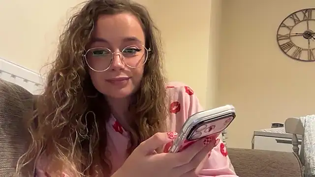 lolatheangel online show from December 15, 2025, 4:11 pm