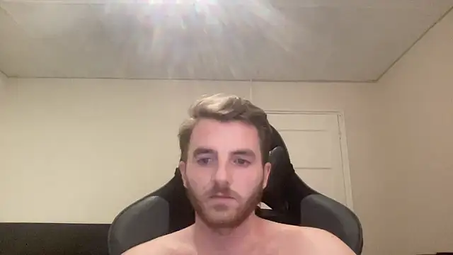 Hornymiker26 online show from November 14, 2025, 5:33 pm