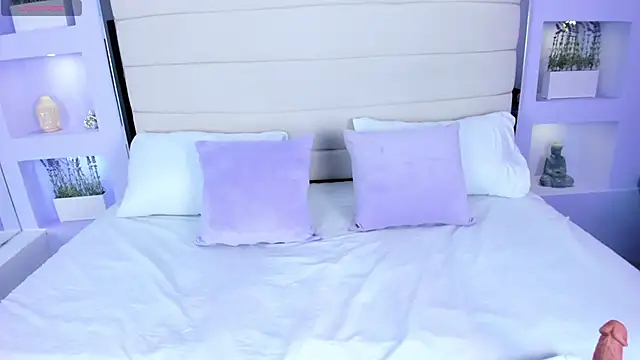 AmyColman  online show from February 9, 2026, 12:20 pm