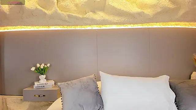 AmyColman  online show from February 21, 2026, 12:17 pm