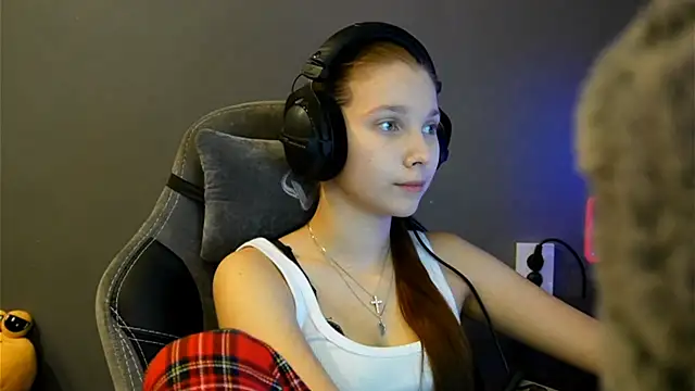 Softixq online show from December 21, 2025, 2:46 pm