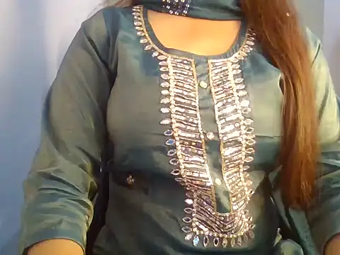 Snapshot of QUEEN_SUKU__ chatting on October 24, 2025, 5:37 am QUEEN SUKU   online show from October 24, 2025, 5:37 am