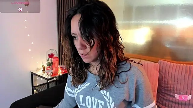 LunaaMorena online show from December 16, 2025, 2:22 pm