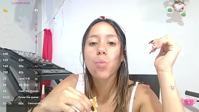 LunaaMorena online show from January 8, 2026, 1:13 pm