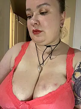 Snapshot of VandaNoira chatting on November 3, 2025, 5:36 pm VandaNoira online show from November 3, 2025, 5:36 pm