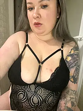 Snapshot of VandaNoira chatting on November 4, 2025, 7:57 pm VandaNoira online show from November 4, 2025, 7:57 pm