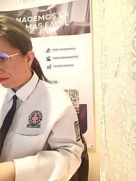Snapshot of Valentina--1 chatting on March 10, 2026, 10:09 am Valentina--1 online show from March 10, 2026, 10:09 am