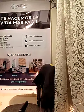 Snapshot of Valentina--1 chatting on March 20, 2026, 9:58 am Valentina--1 online show from March 20, 2026, 9:58 am