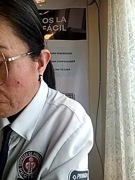 Snapshot of Valentina--1 chatting on April 1, 2026, 1:41 pm Valentina--1 online show from April 1, 2026, 1:41 pm