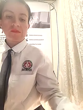 Snapshot of Valentina--1 chatting on April 7, 2026, 10:05 am Valentina--1 online show from April 7, 2026, 10:05 am