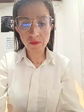 Snapshot of Valentina--1 chatting on May 18, 2026, 9:59 am Valentina--1 online show from May 18, 2026, 9:59 am