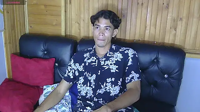 Snapshot of JackLauree chatting on October 30, 2025, 12:01 am JackLauree online show from October 30, 2025, 12:01 am