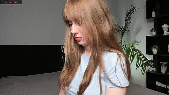 TessaStruble online show from November 9, 2025, 9:18 am