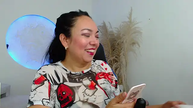 Snapshot of Yadis_hot chatting on October 31, 2025, 8:21 pm Yadis hot online show from October 31, 2025, 8:21 pm