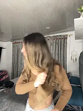 Snapshot of sarah_honey__ chatting on October 28, 2025, 10:52 am sarah honey   online show from October 28, 2025, 10:52 am