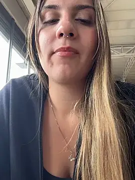 Snapshot of sarah_honey__ chatting on July 28, 2026, 3:43 pm sarah honey online show from July 28, 2026, 3:43 pm