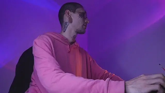 TokyoHatsumoto online show from November 19, 2025, 12:10 am