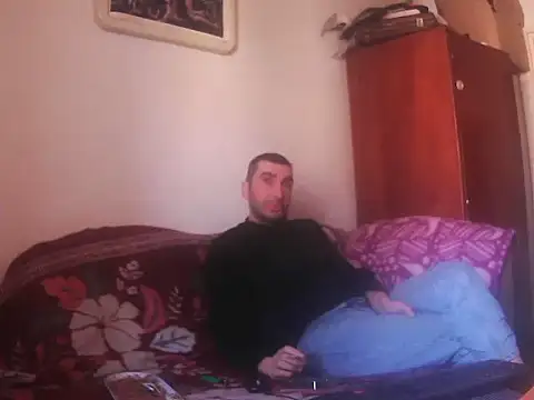 alin42xx online show from November 7, 2025, 8:36 am