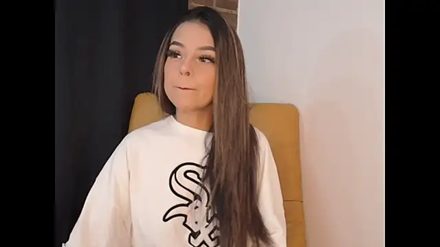 Snapshot of hailey_bri chatting on November 7, 2025, 3:56 pm hailey bri online show from November 7, 2025, 3:56 pm