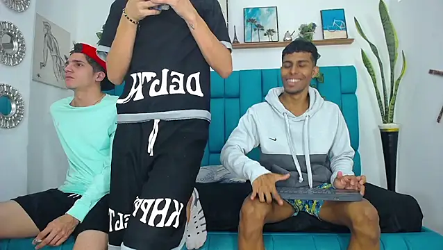 Snapshot of Hot_Boys_Latinos_X chatting on November 8, 2025, 10:08 pm Hot Boys Latinos X online show from November 8, 2025, 10:08 pm