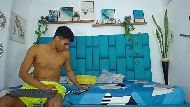 Snapshot of Hot_Boys_Latinos_X chatting on November 17, 2025, 10:04 pm Hot Boys Latinos X online show from November 17, 2025, 10:04 pm