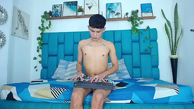 Snapshot of Hot_Boys_Latinos_X chatting on November 19, 2025, 10:21 pm Hot Boys Latinos X online show from November 19, 2025, 10:21 pm