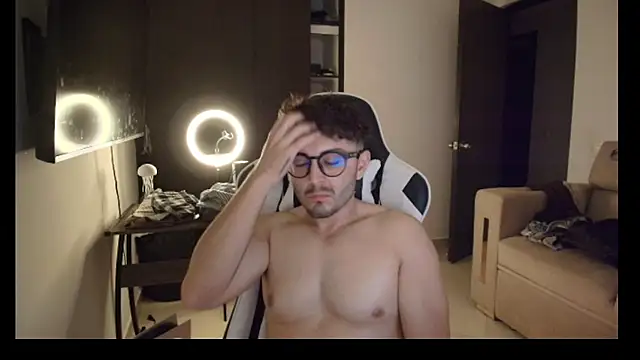 lionandreough online show from October 24, 2025, 6:10 am